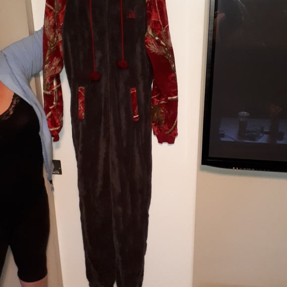 Fluffy onzie (footed) - Picture 3 of 3